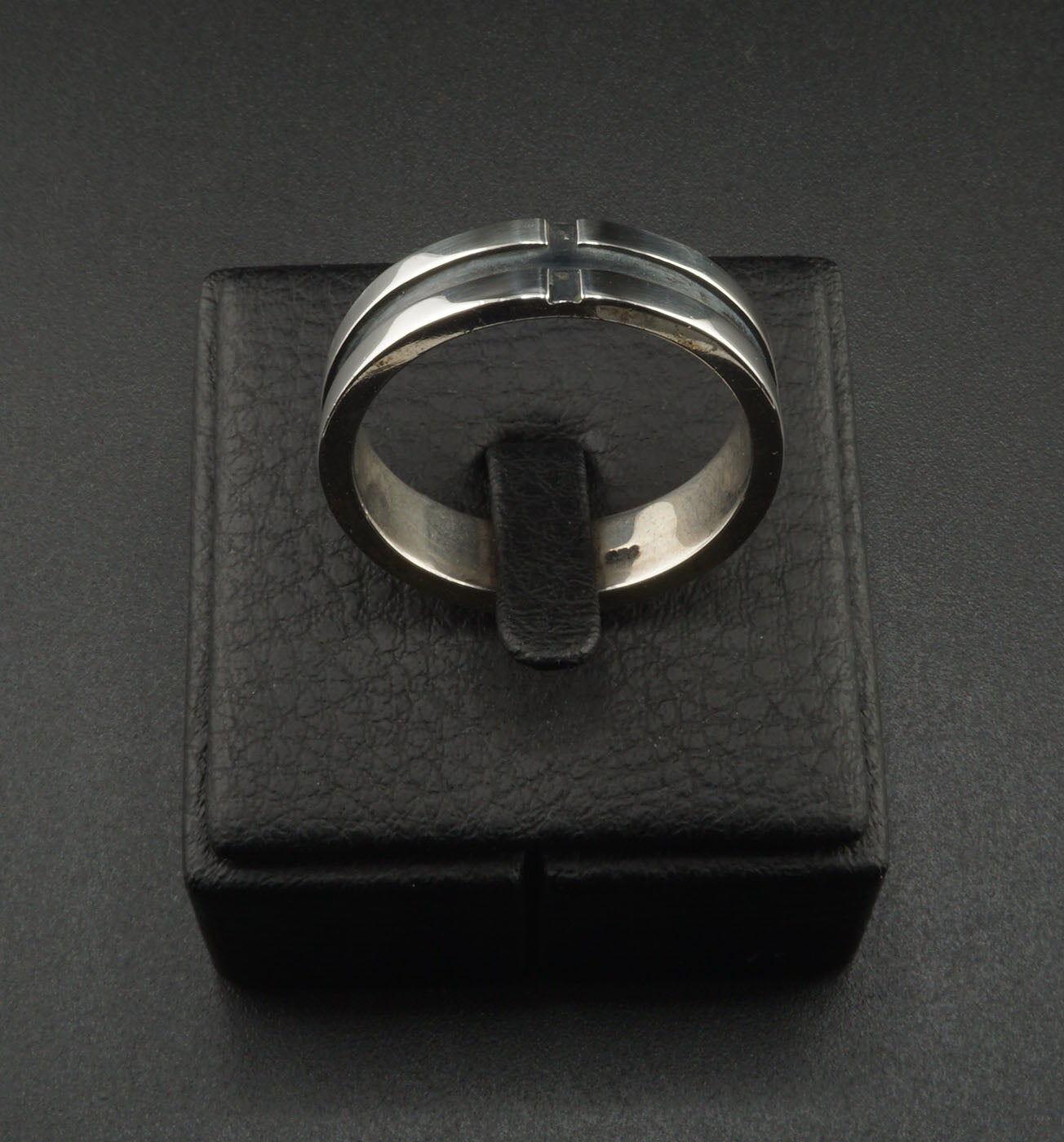 Crossed Line Band Ring