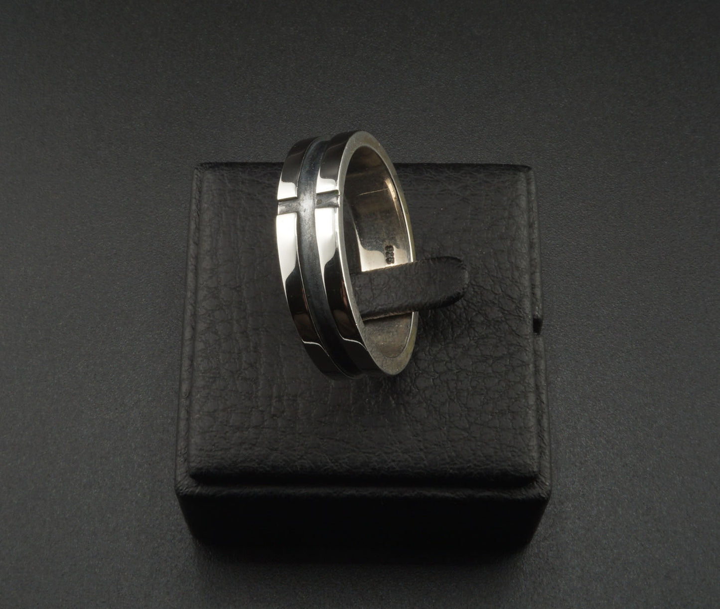 Crossed Line Band Ring