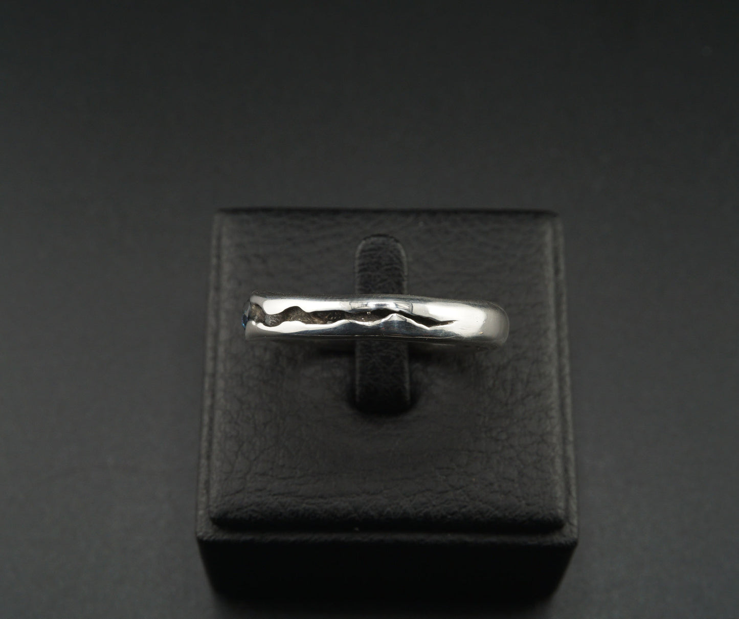 Labradorite Gem Stone in Crevice Silver Ring