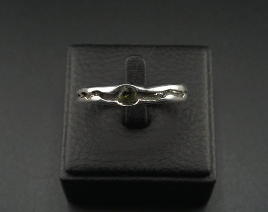 Peridot Gem Stone in Crevice Silver RIng