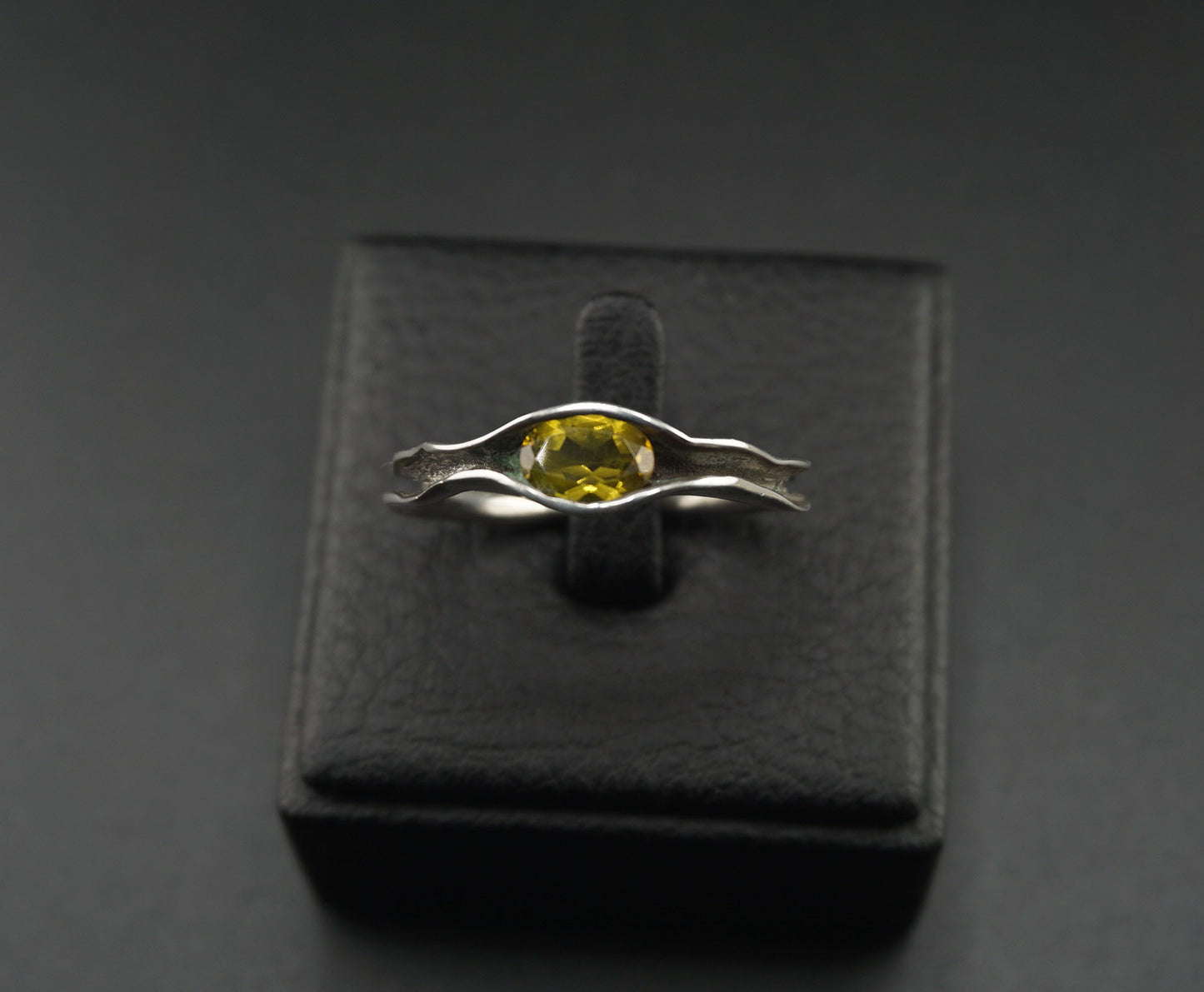 Peridot Gem Stone in Crevice Silver Ring