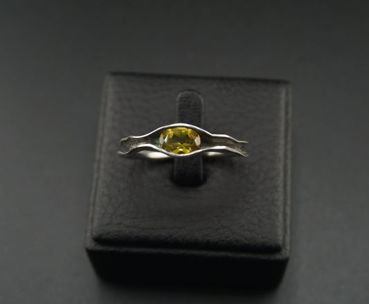 Peridot Gem Stone in Crevice Silver Ring