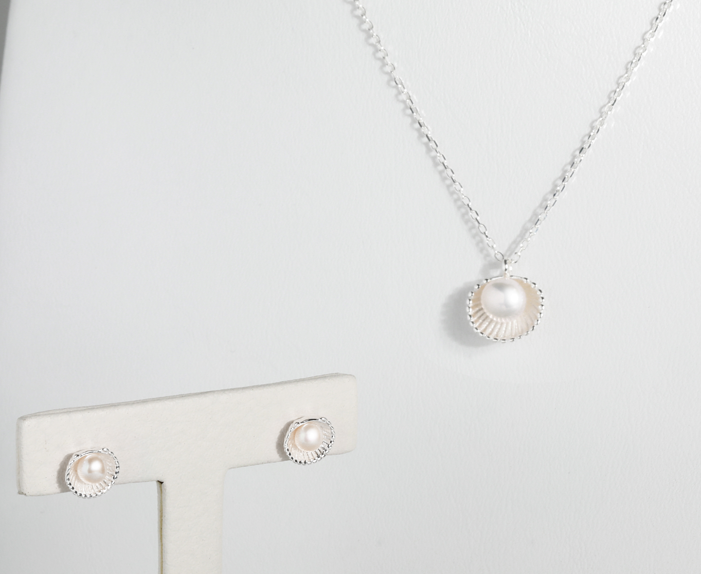 925 Silver Pearl in Shell Necklace